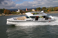 Axopar 37 Cabin mit Aft Cabin auf dem Rhein