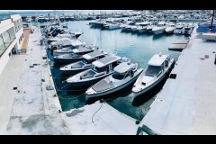 Axopar Anlieferung Mallorca im Hafen von Cala Nova