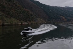 Besondere Folierung nach Kundenwunsch der Axopar 45 Cross Cabin